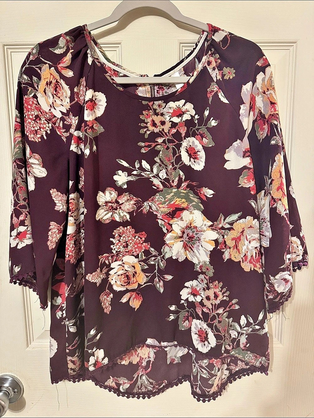Xhilaration Floral Blouse in Purple Size Large Like New